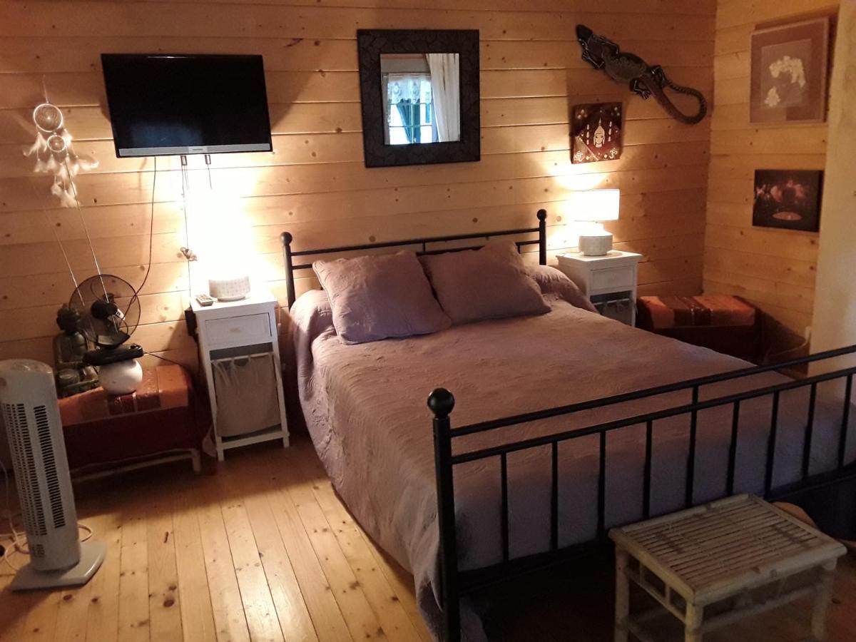 Le Chalet De La Grenouille Verte Tursac Eksteriør bilde